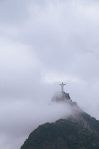 Le Christ qui joue à cache cache